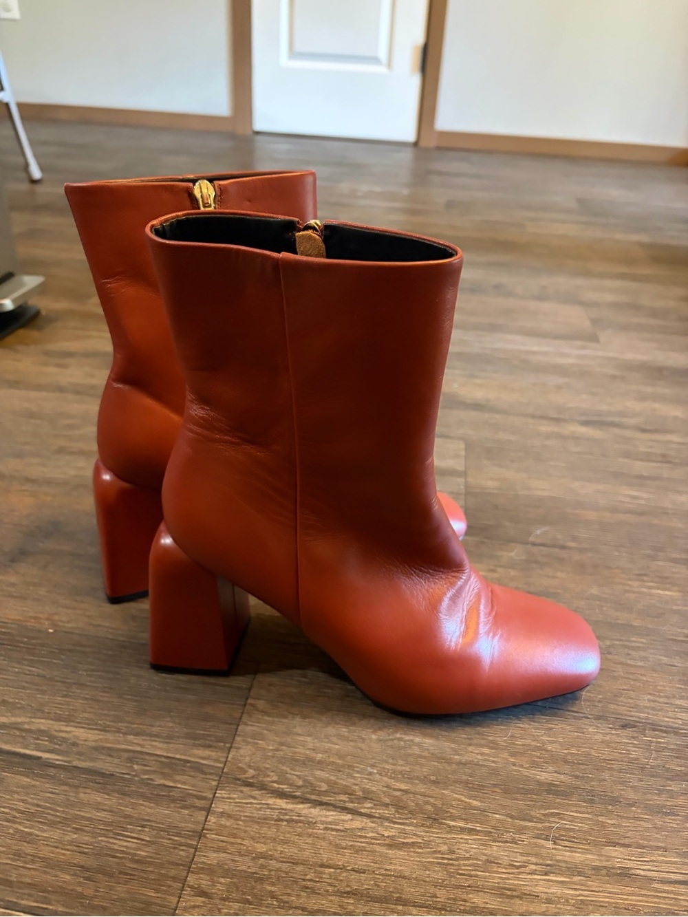 Women’s Poetry Brown Ankle Boot w/gold Accents Square Toe & Chunky Block Heel 10 - Picture 2 of 9